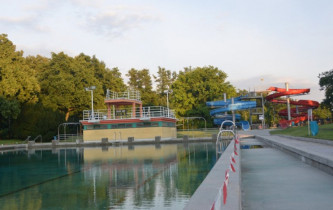 Imagen de vista previa de la cámara web Swimming pool Opava